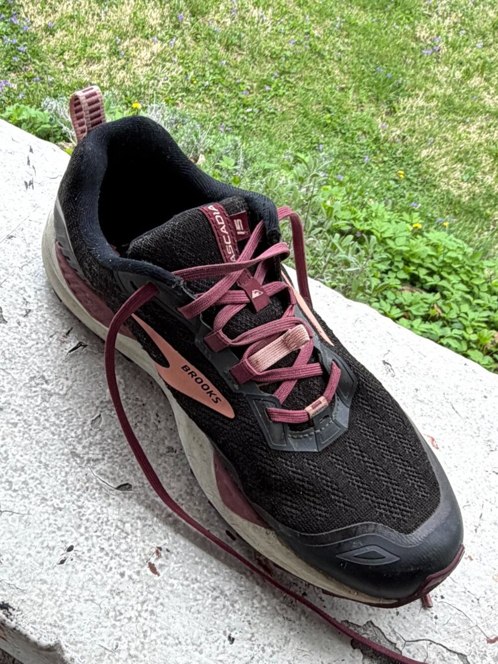 BROOKS Cascadia 15 Trail Running Walking Womens Black Pink All Shoes 9.5 41